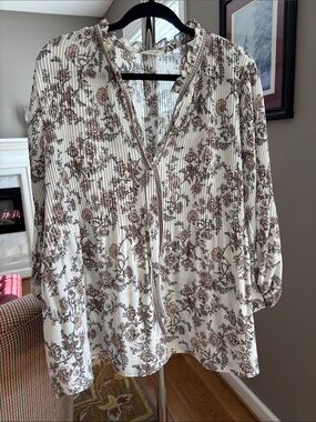 Max Studio Cream and Brown Floral V-Neck Blouse with Pleating and Tie